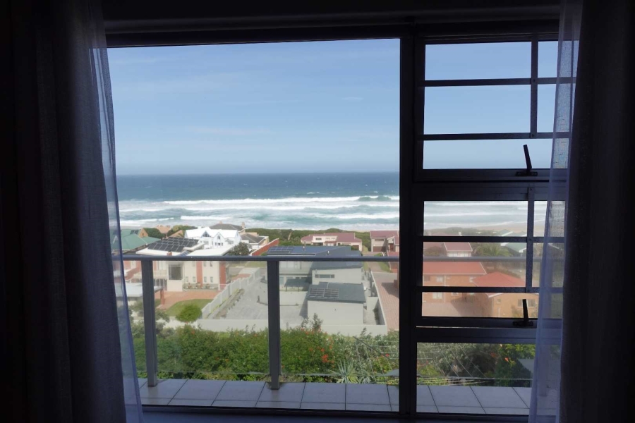 6 Bedroom Property for Sale in Outeniqua Strand Western Cape
